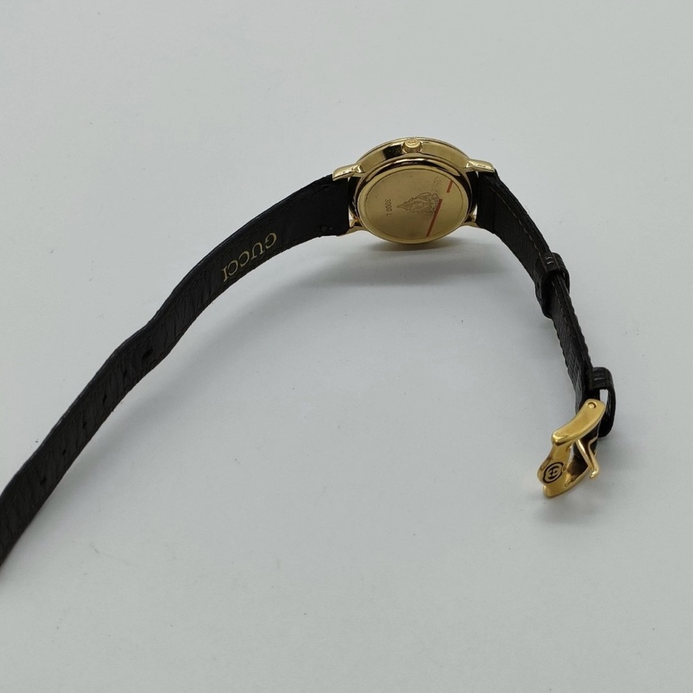 Gucci Gold and Black Classic Watch - Picture 6 of 9